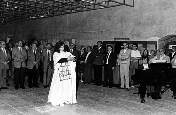 1987 Eröffnung der Ausstellung Objekte der Kraft, Quadrattanz nach Hans Florey von Annemarie Zeller